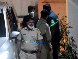 Photos: Akshay Kumar snapped at dubbing studio in Juhu