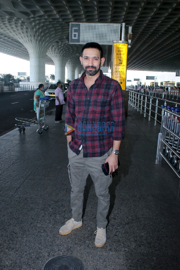 photos amyra dastur tamannaah bhatia vikrant massey and jay bhanushali snapped at the airport 3