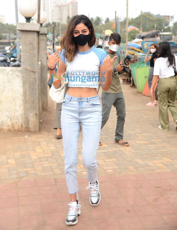 photos ananya panday snapped at versova jetty in andheri 4