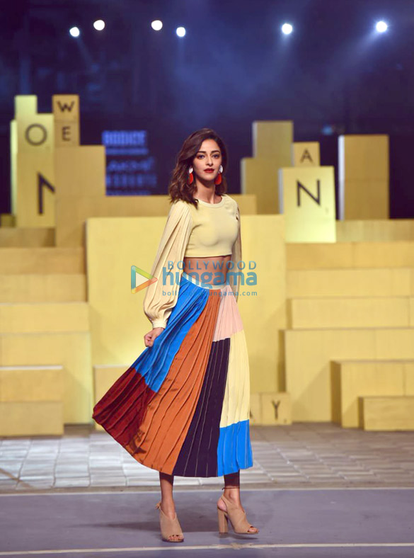 photos ananya panday walks the ramp at the grand finale of lakme fashion week 2021 2