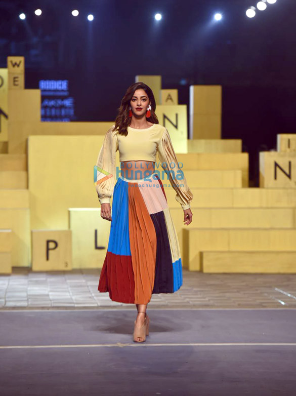 photos ananya panday walks the ramp at the grand finale of lakme fashion week 2021 6