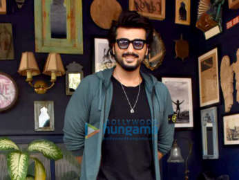 Photos: Arjun Kapoor, Sanjay Kapoor and Maheep Kapoor snapped post shoot in Juhu