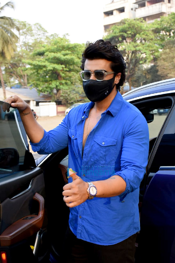 photos arjun kapoor spotted at rohan shreshtha studio in versova 4