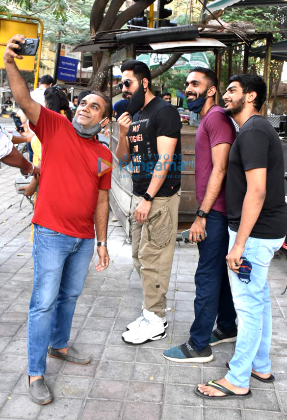 photos ayushmann khurrana snapped with wife tahira kashyap and kids in bandra 5