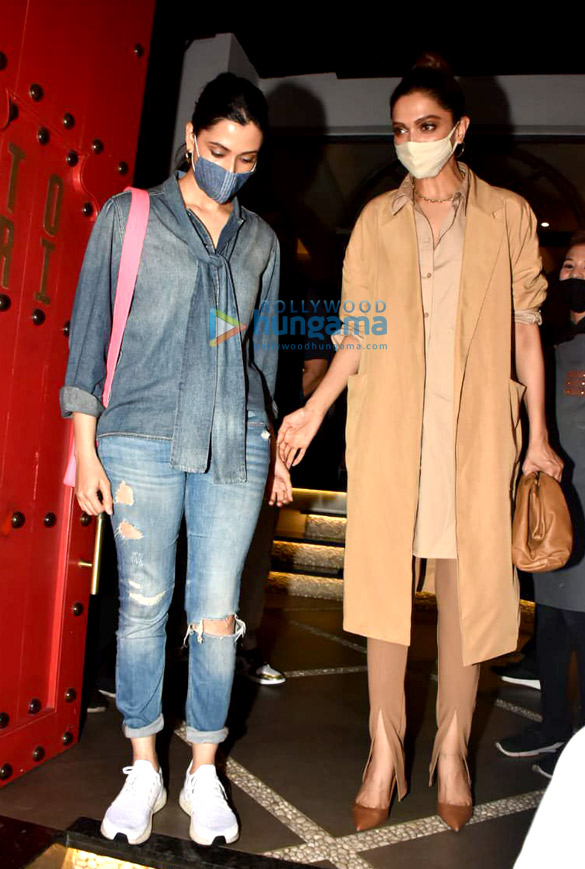 photos deepika padukone spotted at tori in bandra with her sister 2