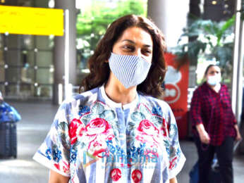 Photos: Hina Khan and Juhi Chawla snapped at the airport