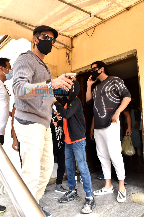 photos hrithik roshan snapped with his family and zayed khan at pvr juhu 3