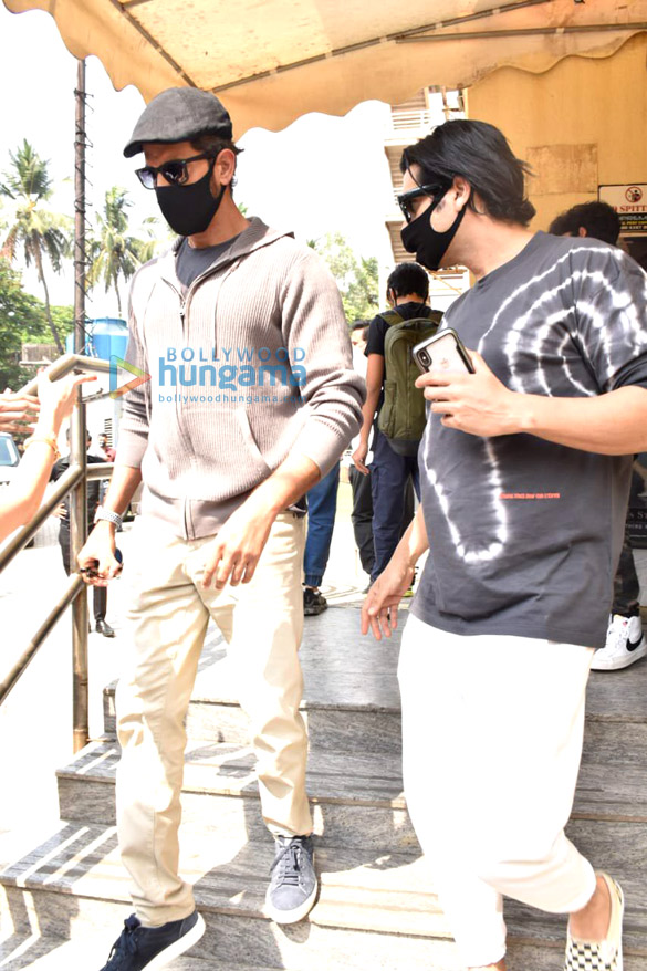 photos hrithik roshan snapped with his family and zayed khan at pvr juhu 4