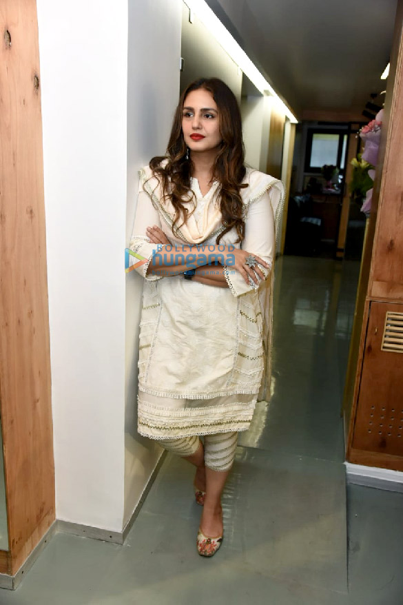 photos huma qureshi snapped with her mother amina qureshi at the relaunch of amiqur salon 4