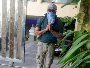 Photos: Jackie Shroff snapped at a clinic in Bandra