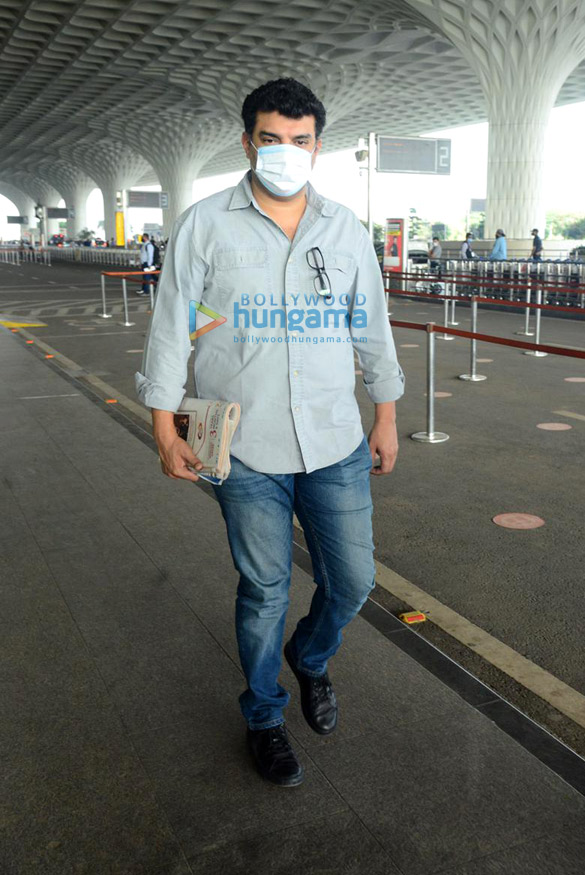 photos kangana ranaut anjani dhawan siddharth roy kapur and sahil khan snapped at the airport 3