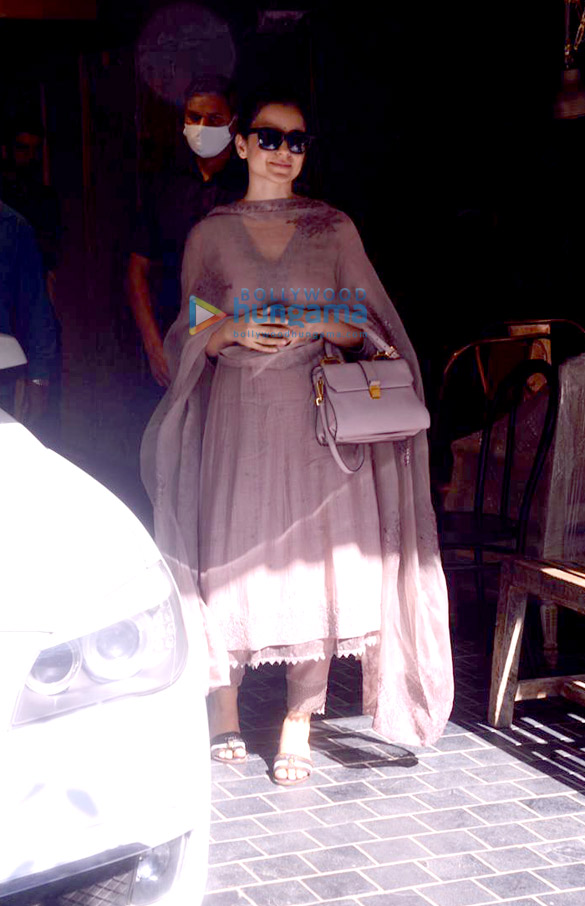 photos kangana ranaut snapped at her office in khar 2