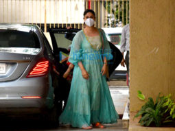 Photos: Kareena Kapoor Khan and Randhir Kapoor spotted at Karisma Kapoor’s house