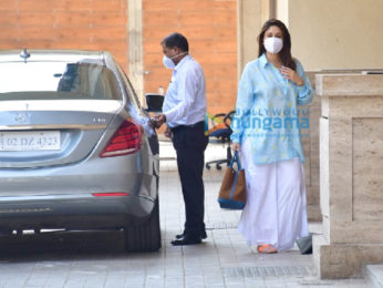 Photos: Kareena Kapoor Khan and Malaika Arora spotted at Amrita Arora's house