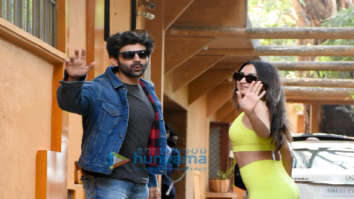 Photos: Kartik Aaryan and Kiara Advani snapped at a dance class in Juhu