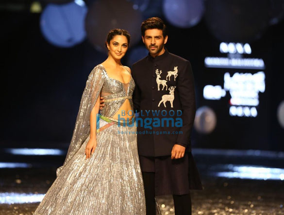 photos kiara advani and kartik aaryan walk the ramp for manish malhotra at lakme fashion week 2021 1