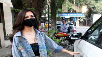 Photos: Kriti Kharbanda spotted outside a salon in Bandra