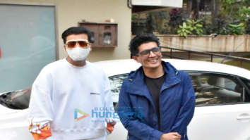 Photos: Malaika Arora, Karan Johar and Manish Malhotra at Kareena Kapoor Khan’s house in Bandra