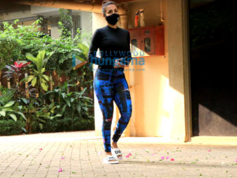 Photos: Malaika Arora snapped at Kareena Kapoor Khan's house in Bandra
