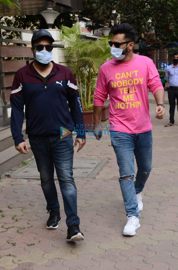 photos mika singh and rahul vaidya snapped in andheri 4