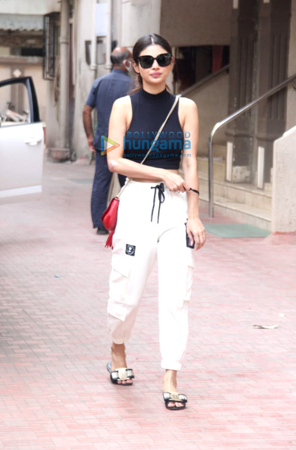 photos mouni roy snapped in santacruz 2