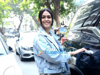 Photos: Mrunal Thakur snapped in Khar