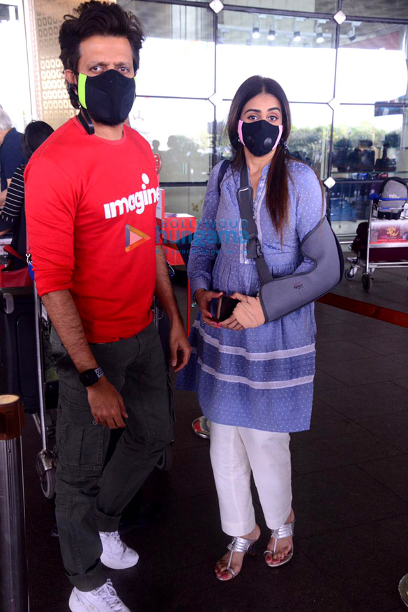 photos nimrat kaur poonam pandey nikhil dwivedi and others snapped at the airport1 4