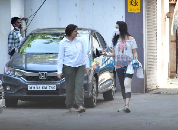 photos preity zinta spotted at salman khans house in bandra 2