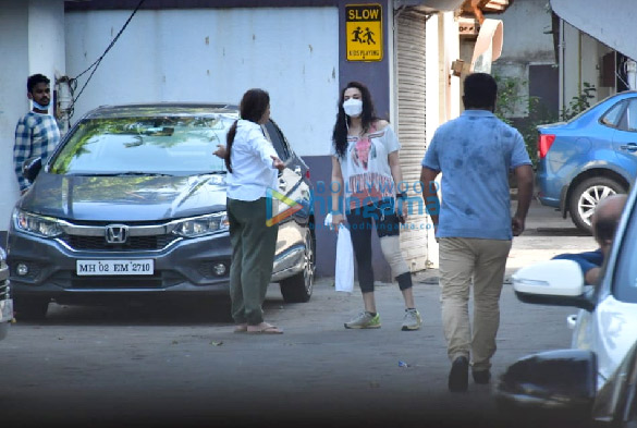 photos preity zinta spotted at salman khans house in bandra 4