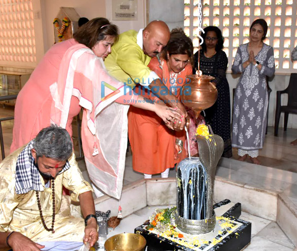 photos rakesh roshan and family snapped attending shivratri pooja in panvel 5