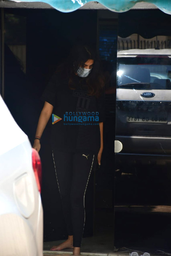 photos rhea chakraborty spotted at a gym 4