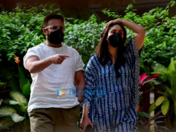 Photos: Saif Ali Khan and Kareena Kapoor Khan spotted in Bandra