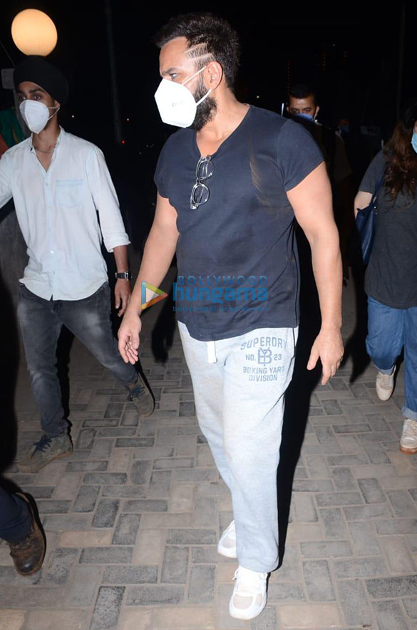 photos saif ali khan snapped at versova jetty in andheri 1 2