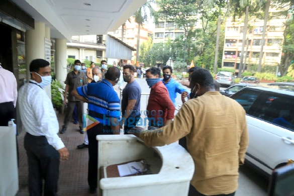 photos salman khan snapped at lilavati hospital 2