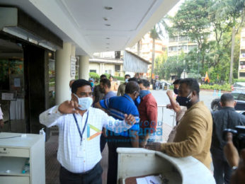 Photos: Salman Khan snapped at Lilavati Hospital
