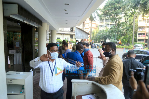 photos salman khan snapped at lilavati hospital 3