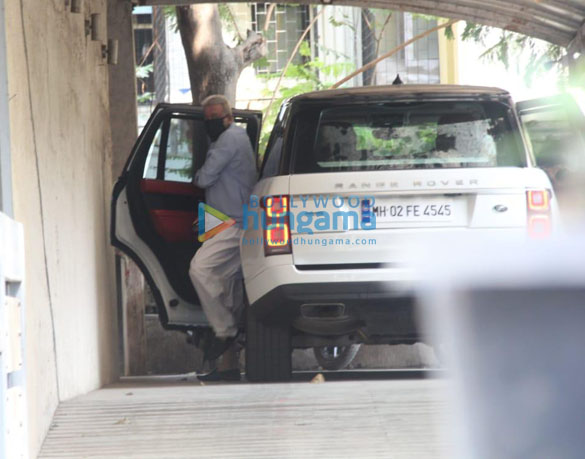 photos sanjay dutt snapped in santacruz 1