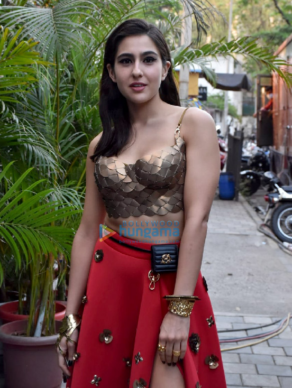 photos sara ali khan snapped after a photoshoot in juhu 4