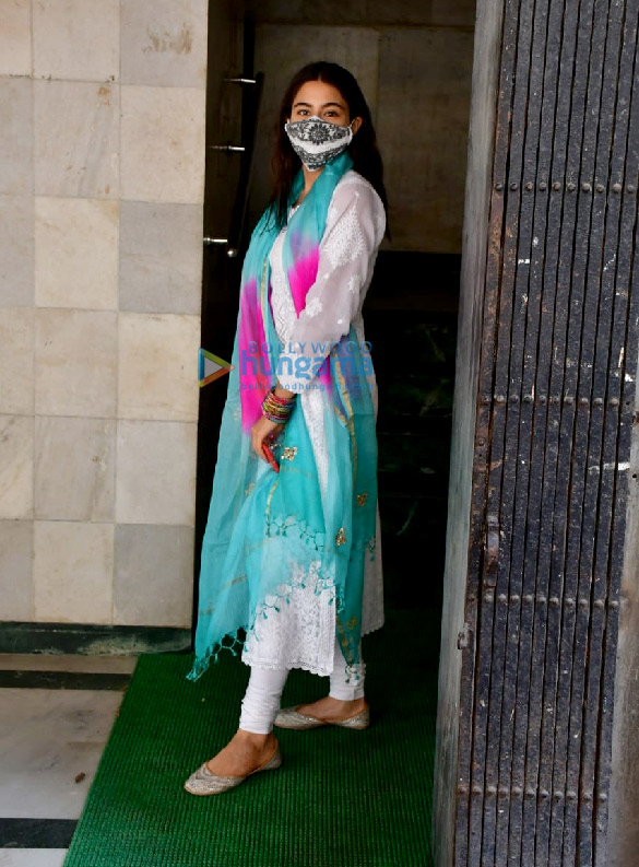 Photos: Sara Ali Khan spotted in Bandra Photos: Sara Ali Khan spotted in Bandra