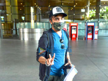 Photos: Shahid Kapoor, Hema Malini, Faruk Kabir and others snapped at the airport