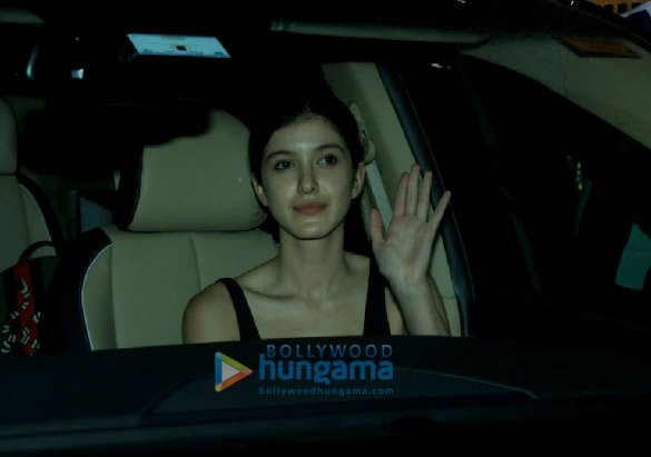 photos shanaya kapoor spotted at gateway of india 1