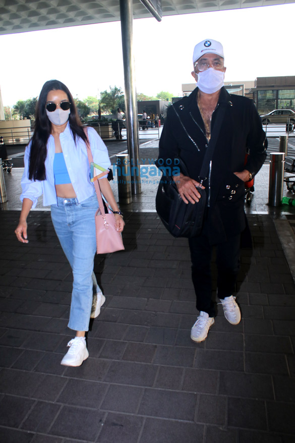 photos shraddha kapoor shakti kapoor and kriti kharbanda snapped at the airport 1
