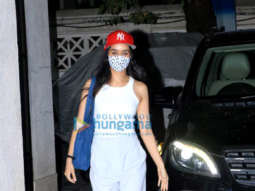Photos: Shraddha Kapoor snapped at Juhu