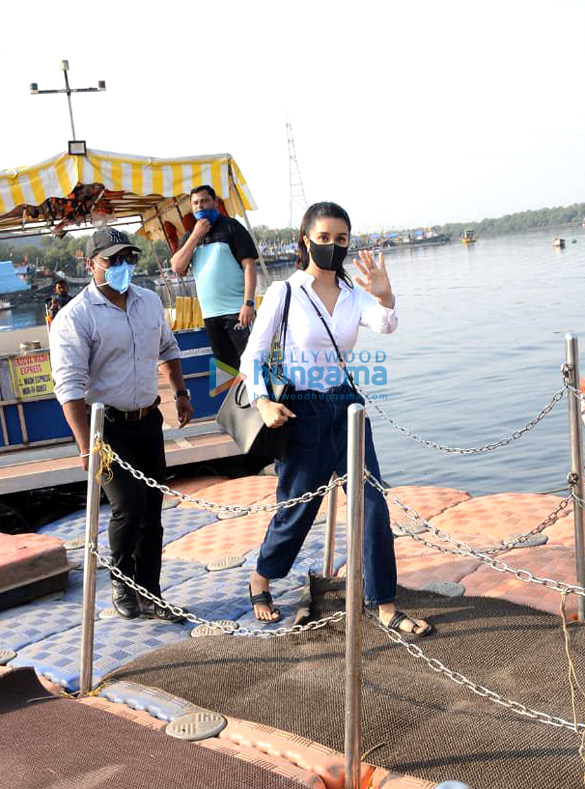 photos shraddha kapoor snapped at versova jetty 3 2