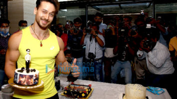 Photos: Tiger Shroff celebrates his birthday with media
