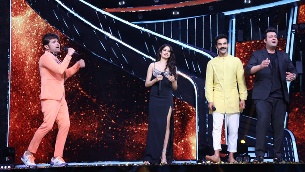 Janhvi Kapoor, Rajkummar Rao, Varun Sharma promote Roohi on the sets of Indian Idol 12