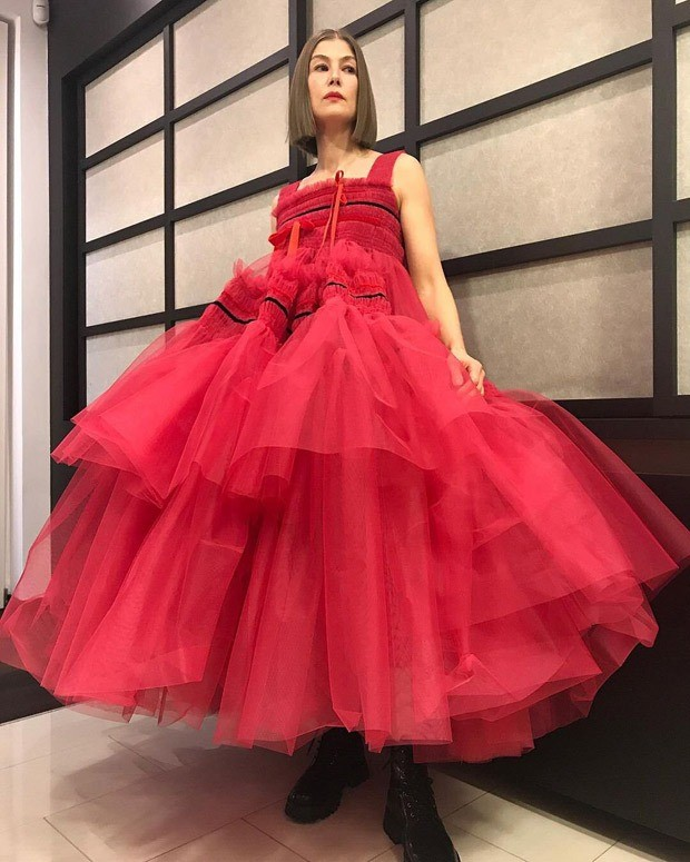 Golden Globes 2021 Rosamund Pike, Dan Levy, Nicole Kidman and more best dressed celebs steal the spotlight
