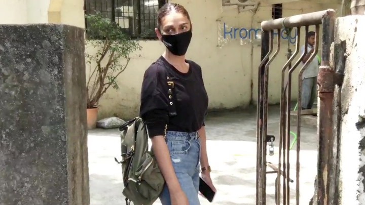 Aditi Rao Hydari spotted at Kromakay salon in Juhu