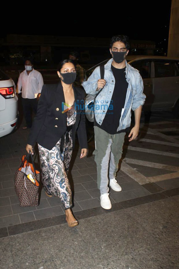 Gauri Khan steps out donning luxury Goyard tote worth Rs. 3.2 lakhs, leaves for New York with Aryan Khan Gauri Khan steps out donning luxury Goyard tote worth Rs. 3.2 lakhs, leaves for New York with Aryan Khan
