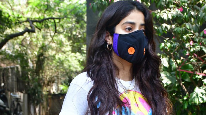 Janhvi Kapoor spotted at a clinic in Bandra